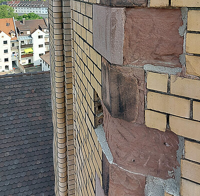 Alle Schäden werden genau betrachtet und katalogisiert.