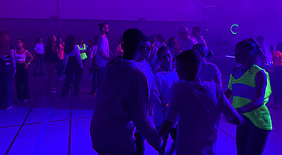 Höhepunkt am Freitag: die Schwarzlicht-Party. Foto: Konfi-Camp-Team